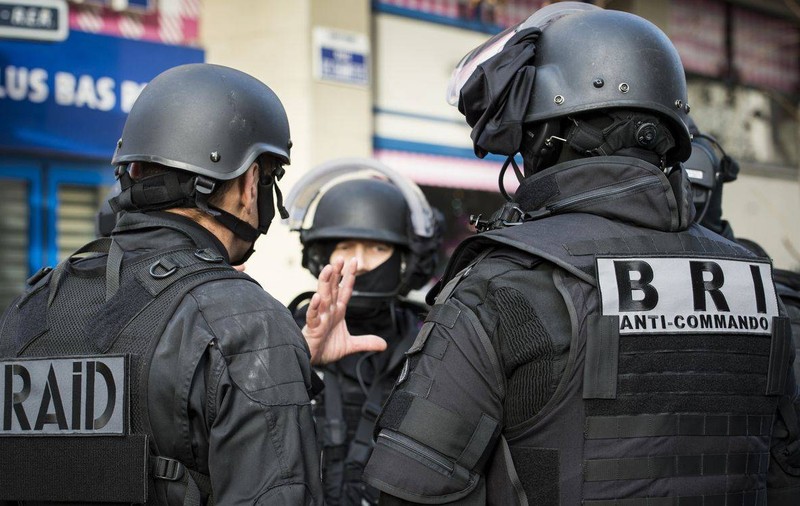 Operațiune antitero în Franța. Polițiștii au descins la două adrese