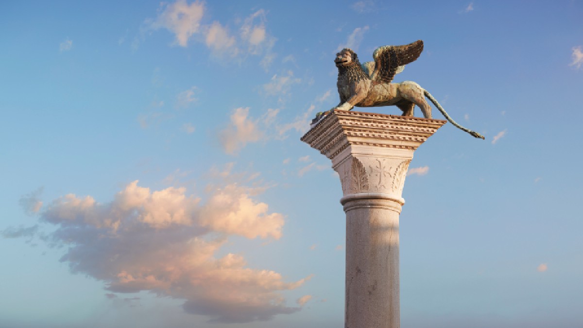 Statuia leului înaripat din Piața San Marco din Veneția