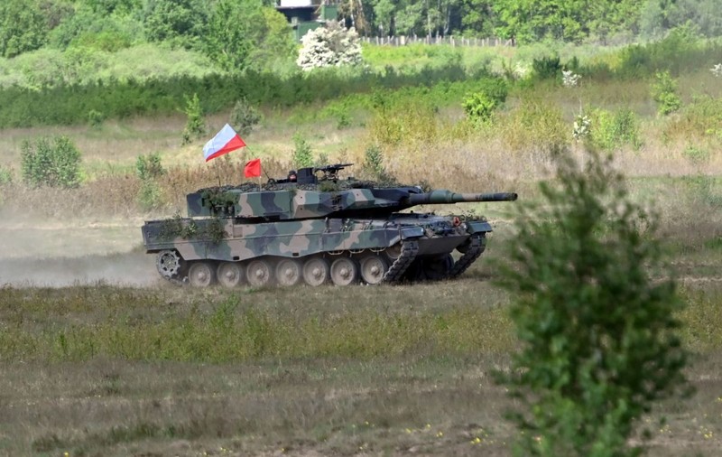 Polonia va trimite Ucrainei tancuri Leopard ca parte a unei coaliții internaționale