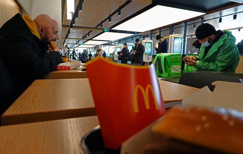 McDonald's începe să-și redeschidă restaurantele din Ucraina, în ciuda continuării războiului
