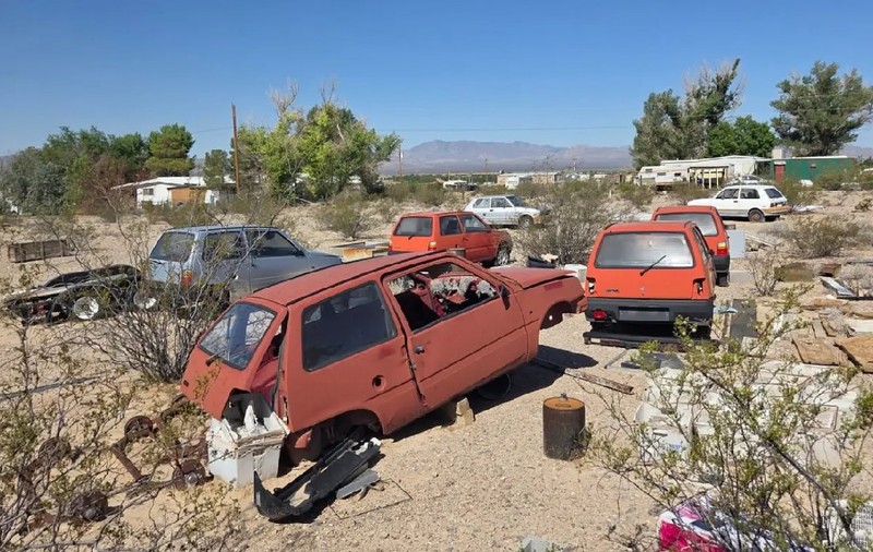 Nimeni nu știe exact cum au ajuns în America mașinile Lada Oka produse în Rusia sovietică și care ruginesc acum în Colorado