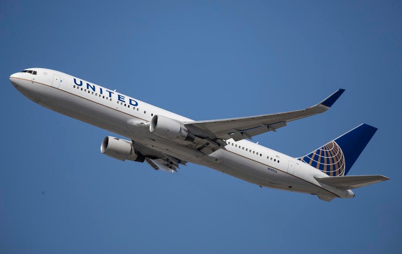 Compania aeriană United Airlines va concedia 232 de angajați care au refuzat să se vaccineze anti-COVID-19
