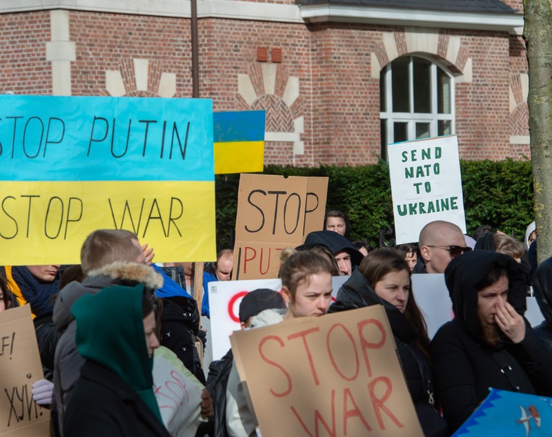 IMAGINI. Din București până în Sydney, mii de oameni protestează față de războiul din Ucraina: „Stop Putin!”