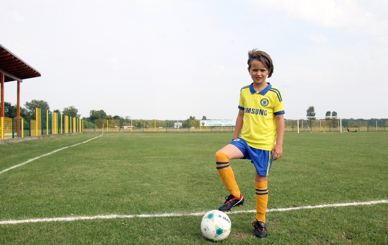 Fotbalistă la 9 ani și 9 luni. Povestea incredibilă a unei fetițe din România