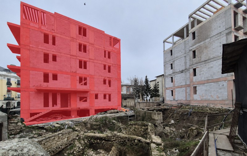 Muzeul din subsolul blocului. O construcție privată cu trei etaje și terasă se ridică în Constanța peste zidurile vechiului oraș Tomis