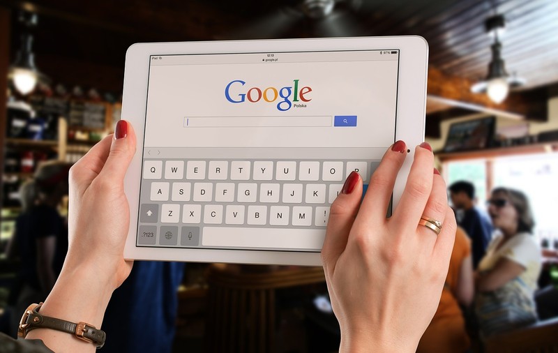 Căutarea Google primește o actualizare importantă. Motorul de căutare va înțelege și contextul unei întrebări