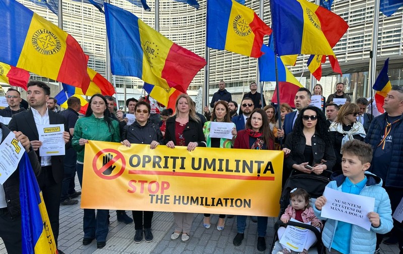 Protest AUR la sediul Comisiei Europene din Bruxelles după refuzarea României în Schengen