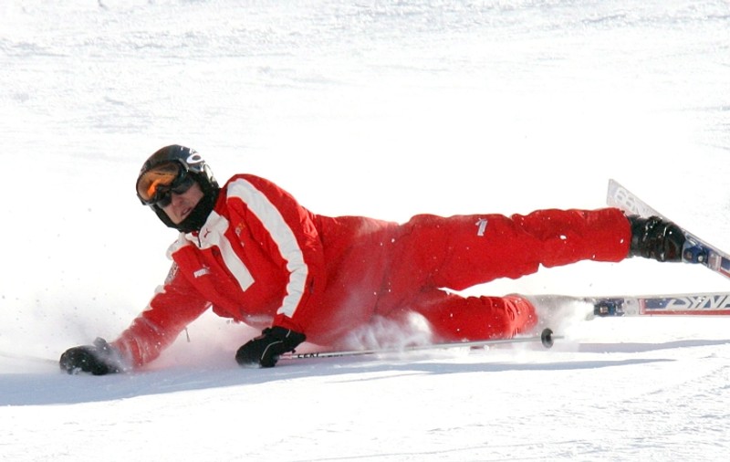 Michael Schumacher, supus de urgenţă unei intervenţii la cap! Medicii SE TEM de hemoragii şi infecţii