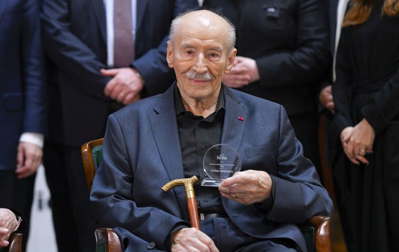 Alimentele la care Victor Rebengiuc a renunțat. Ce nu mai mănâncă la vârsta de 93 de ani: „Trebuie să am grijă de mine”