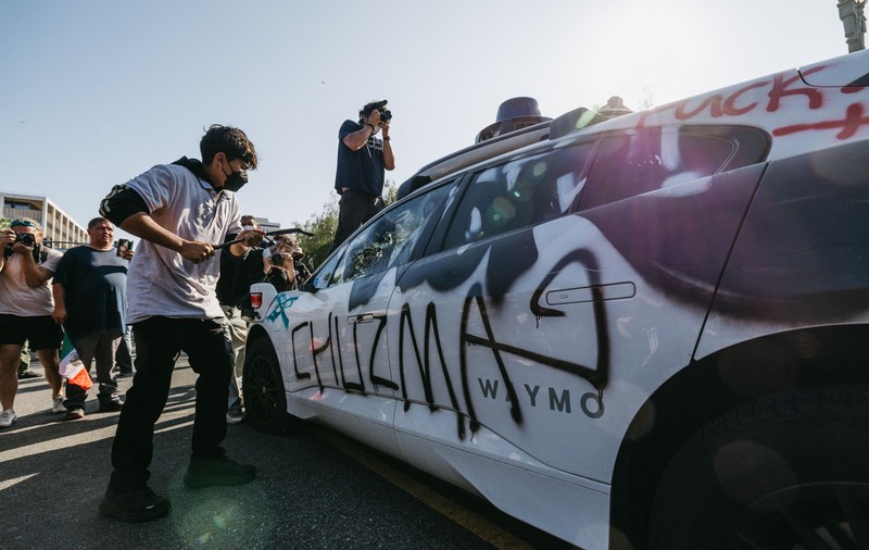 Donald Trump i-a numit pe protestatarii din Los Angeles „animale” și a anunțat că va „elibera” orașul