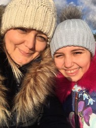 Oana și fiica ei, Emma. Foto: Belfast Live / Oana Chirilă