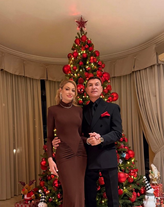 Imaginile cu Valentina Pelinel și Cristi Borcea de Revelion au atras atenția fanilor. Cum s-au pozat: „Parcă sunteți de la muzeul de ceară”