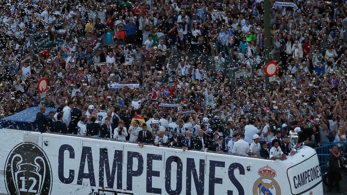 Fotbaliștii lui Real au fost primiți ca niște eroi la Madrid. Mii de fani au ieșit pe străzi să vadă trofeul Champions League
