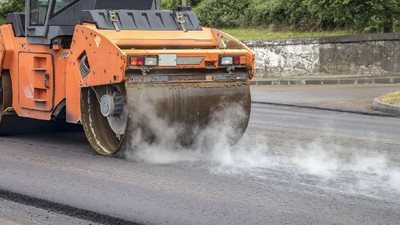 masina-constructii-drumuri