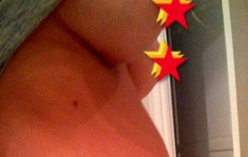 Video | Jessica Alba s-a pozat topless după naştere