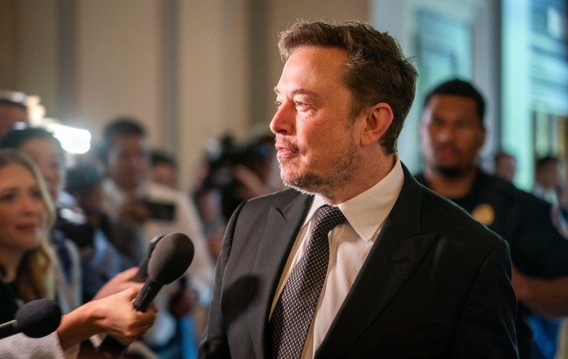 Elon Musk: Din cauza sancțiunilor, rețeaua Starlink nu putea fi activată în apropierea Crimeei, fără acordul președintelui american