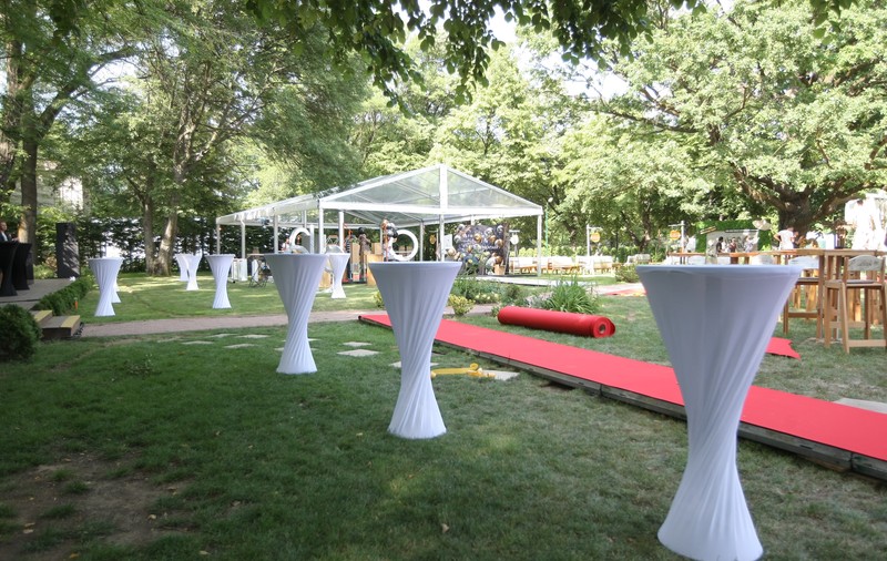 GALERIE FOTO/Pregătirile pentru „VIVA! Party 19 ani” sunt în toi! Ce se întâmplă acum în grădina fabuloasă unde va avea loc petrecerea VIVA 2018