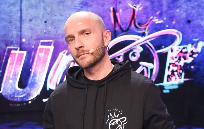 Cătălin Bordea, luat la roast la „iUmor” chiar de bunica lui. „Cred că s-a temut că ea va spune tot”