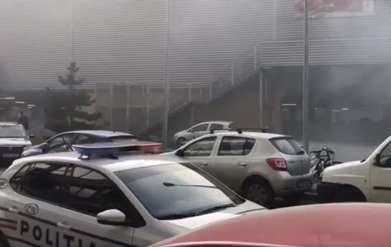 Incendiu în parcarea unui supermarket din sectorul 2 al Capitalei