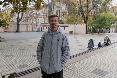 Constantin Macarov este instructor militar pentru civili în Odesa