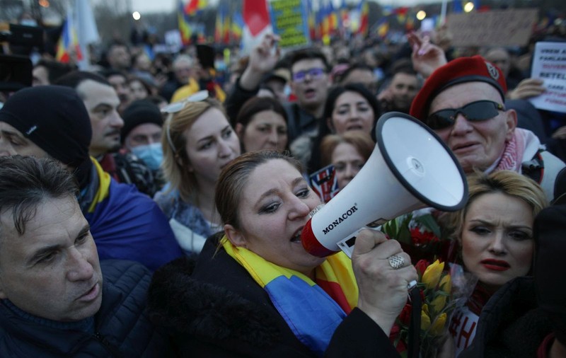 Amenzi de 29.950 de lei după protestul antirestricții din București la care a fost și senatoarea Diana Șoșoacă