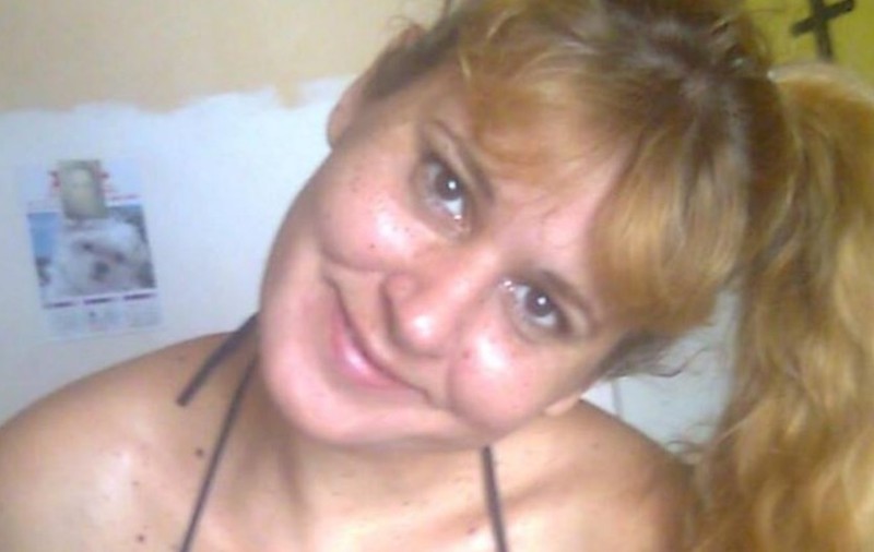 O femeie dispărută de opt luni a fost descoperită îngropată în curtea casei sale! Fata ei este principalul suspect!