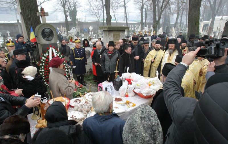165 de ANI de la NAȘTEREA lui EMINESCU! ROMÂNII nu l-au UITAT pe MARELE POET! | FOTO