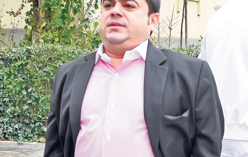 BOMBĂ! ADI MINUNE a scăpat de CEARCĂNE şi RUDIRI cu BOTOX şi vrea să îşi MĂREASCĂ BUZELE