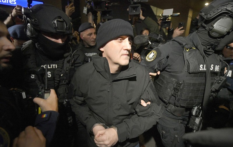 Horațiu Potra a fost adus în România după 9 luni sub escorta Poliției. Este acuzat de tentativă de lovitură de stat alături de Călin Georgescu