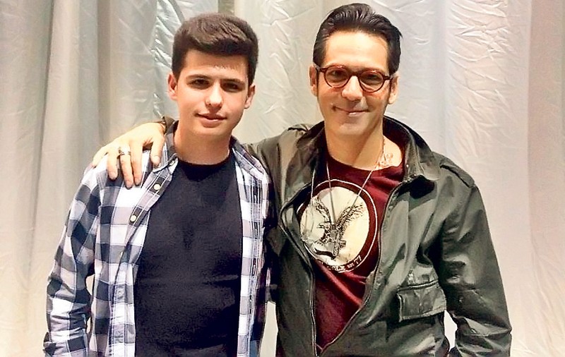 Micul Elvis l-a dat pe spate pe Bănică jr.