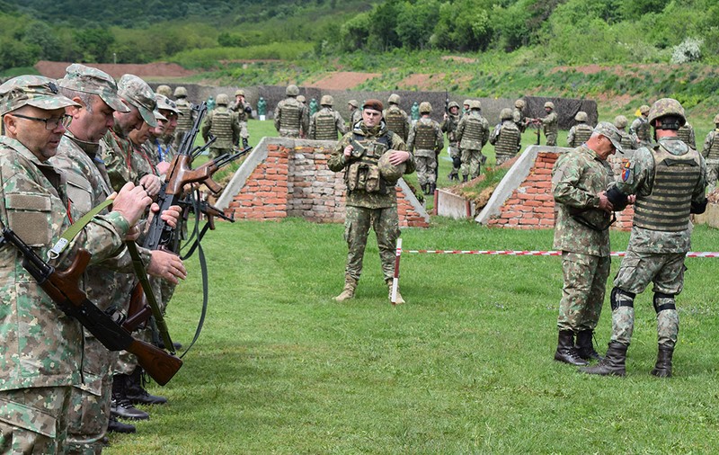 O zi la armată, după ani de pauză: cum a decurs mobilizarea rezerviștilor din Alba și Hunedoara REPORTAJ