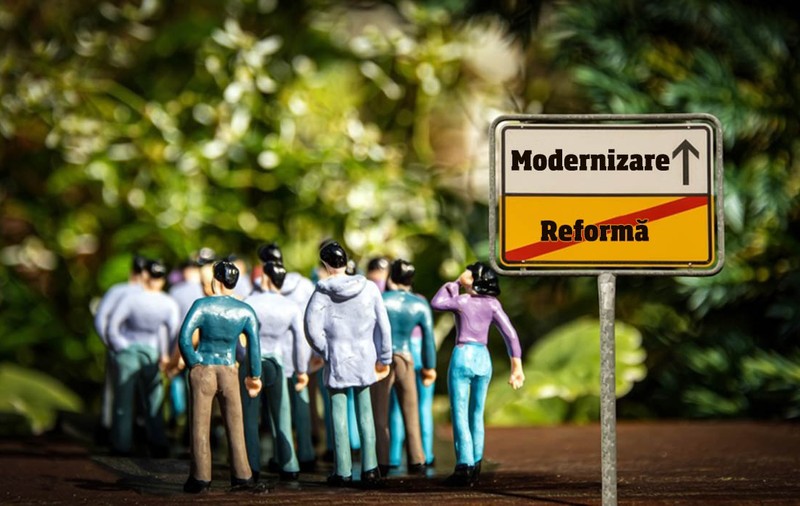 Jos reforma! Trăiască modernizarea României!