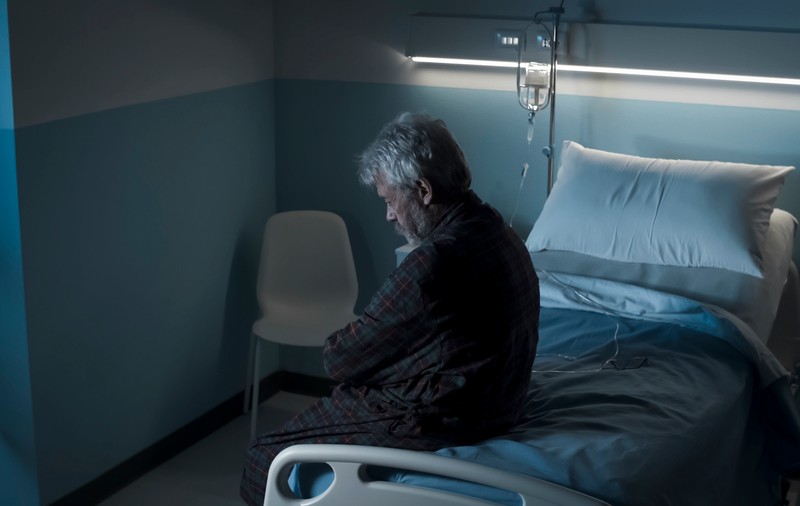 Un bărbat de 87 de ani s-a sinucis într-un spital din România. Ce protocoale există în spitale și cum sunt făcute evaluările pacienților