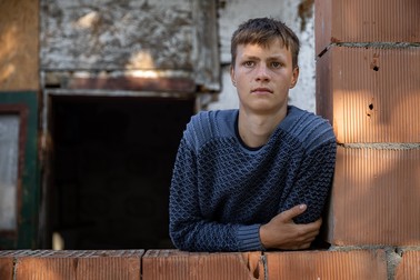 Alex, 15 ani, încă nu ştie dacă va merge la liceu anul acesta