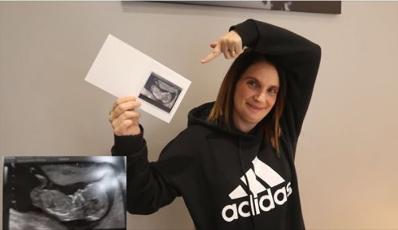 Sue a arătat lumii întregi că este însărcinată a 22-a oară / foto: captură video Youtube