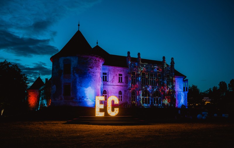 Începe Electric Castle. Ce numere de telefon pot fi apelate în caz de probleme cu transportul sau situații de pericol. Măsurile pentru a evita cozile la autobuze și trenuri