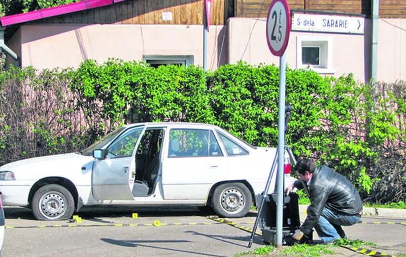 I-au pus profesorului o bombă sub maşină