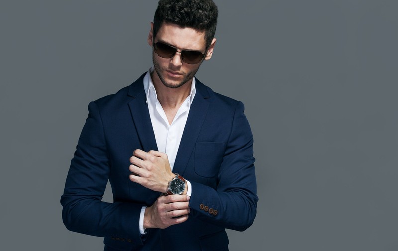Super reduceri la ceasuri și ochelari de soare la 13 ani de WatchShop- oferta de azi, 14 septembrie