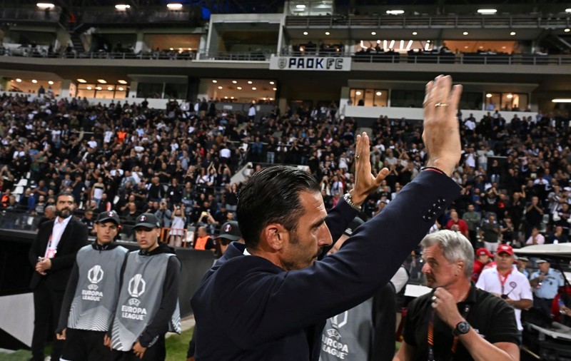 Opt fani ai FCSB-ului au fost condamnați la închisoare după partida de la Salonic