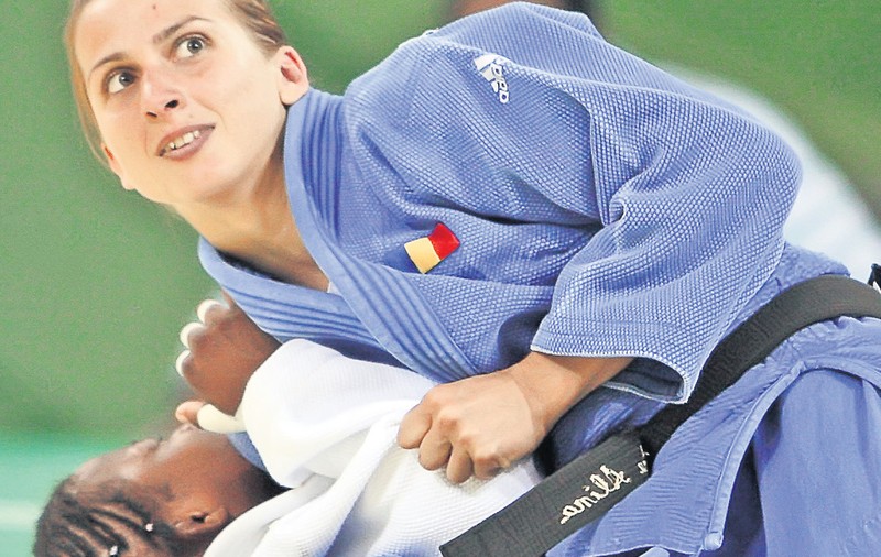 Alina Dumitru se mărită