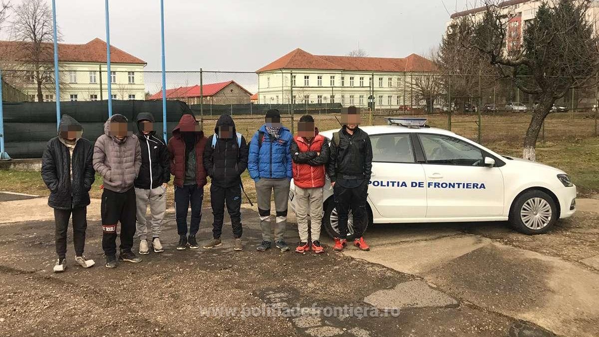 Tineri afgani, opriți la granița cu Ungaria Foto: Poliția de Frontieră