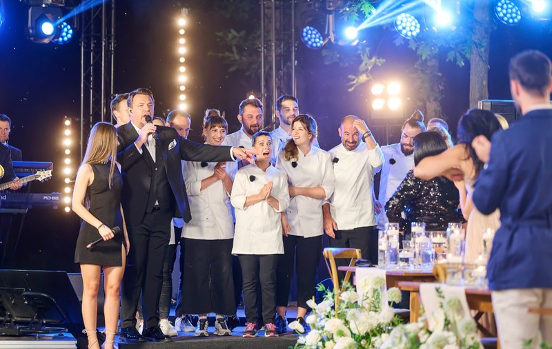 MasterChef, 17 noiembrie 2025. Cei 10 concurenți au lucrat ca o singură echipă într-o probă care a celebrat 30 de ani de PRO TV