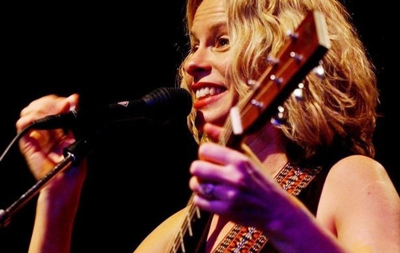 Află câştigătorii celor 5 invitaţii la concertul Vondei Shepard