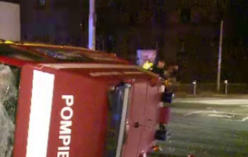 Ambulanță răsturnată în urma unui accident în Constanța. Un copil și mama sa, la spital / FOTO&VIDEO
