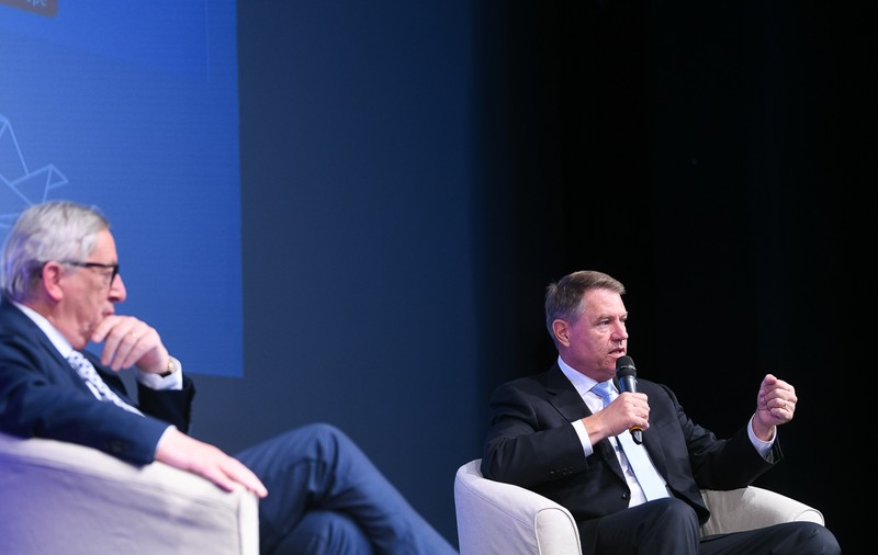 Preşedintele Klaus Iohannis, val de critici la adresa guvernării PSD, de la Sibiu. Replica social-democraţilor: "Alege să rămână acelaşi biet agent de campanie electorală al PNL"