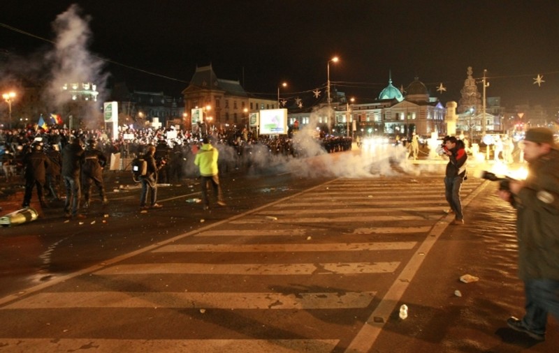 Fan dinamovist: "Nu avem nimic cu Băsescu, Arafat sau jandarmii, noi protestăm faţă de Legea 4"