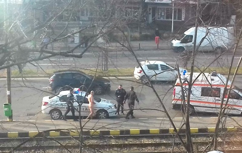 În papuci și-n... pielea goală, așa a ieșit un orădean pe stradă | FOTO