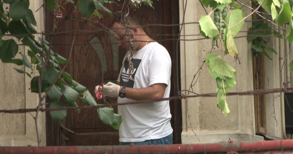 Un hoţ care a vrut să fure dintr-o casă a dat peste cadavrul unei femei