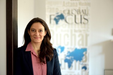 Oana Popescu Zamfir, specialist în relații internaționale