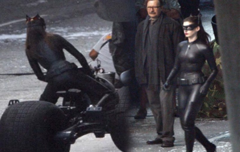 Foto | Anne Hathaway, costumată complet în Catwoman